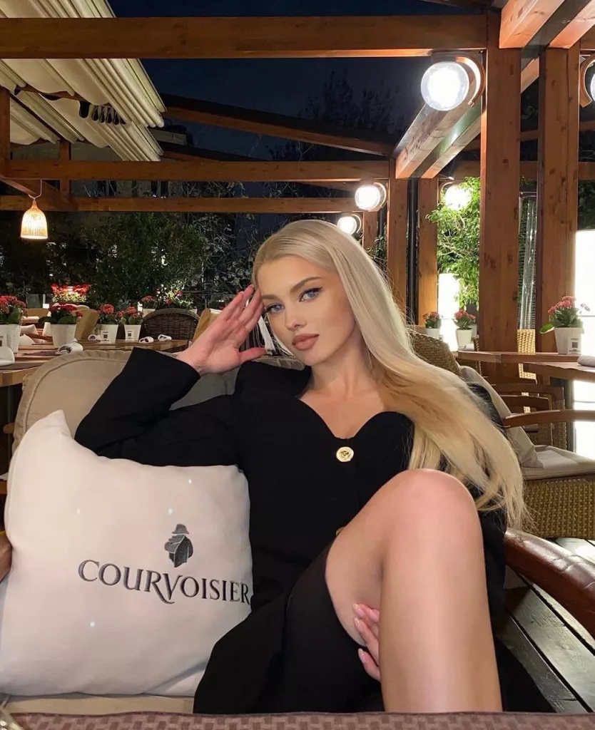 Элитная модель Юлия работает в Москве