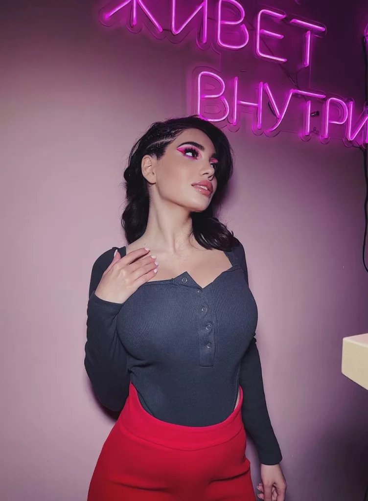 элитная эскортница Нина escort-moscow.pro